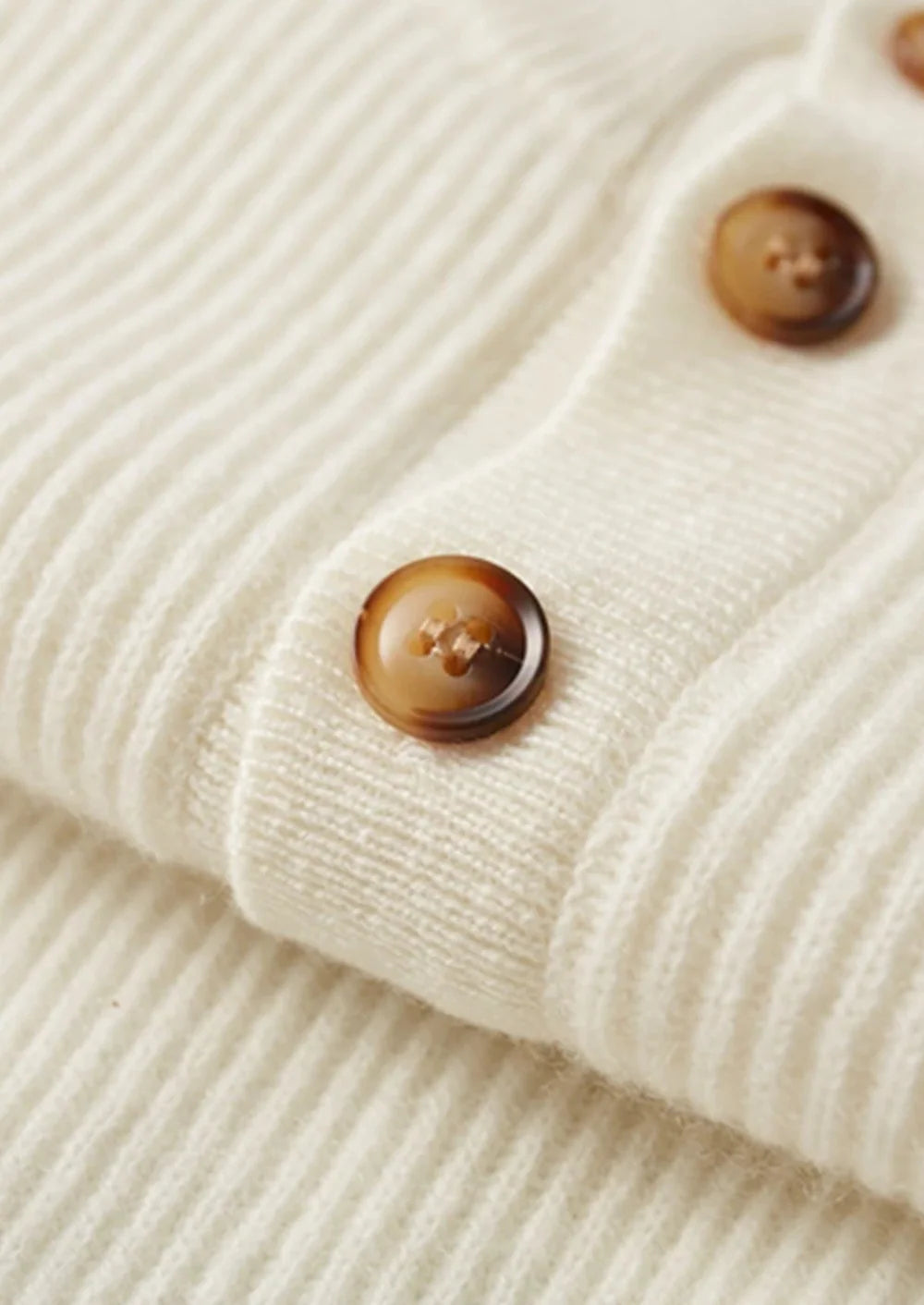 PREMIUM CASHMERE BUTTON SWEATER