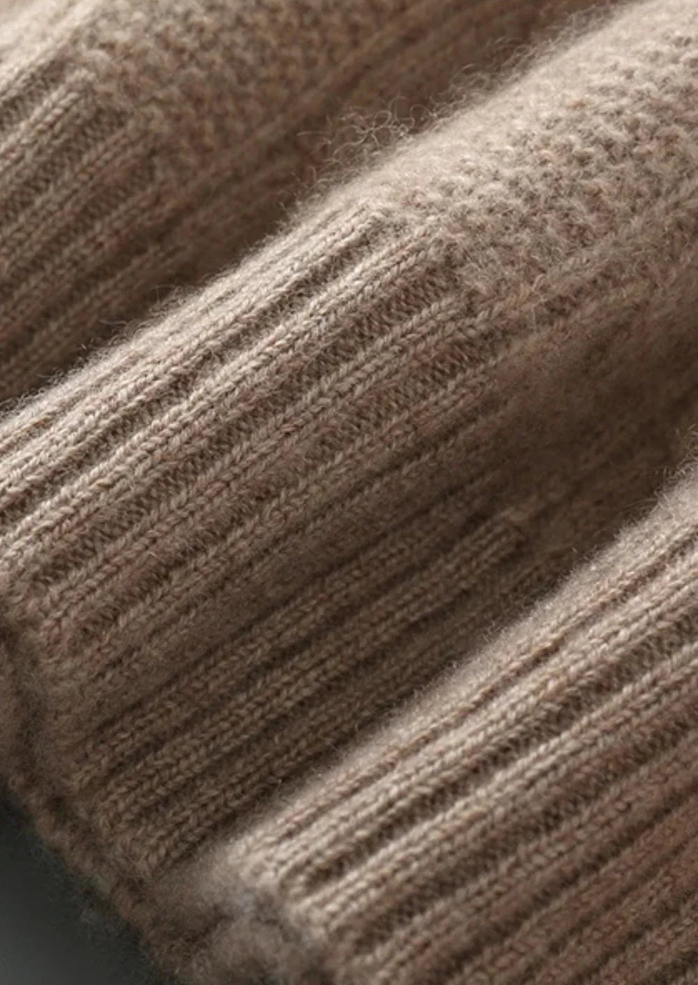 PURE EXTRA-FINE MERINO WOOL CABLE CREWNECK