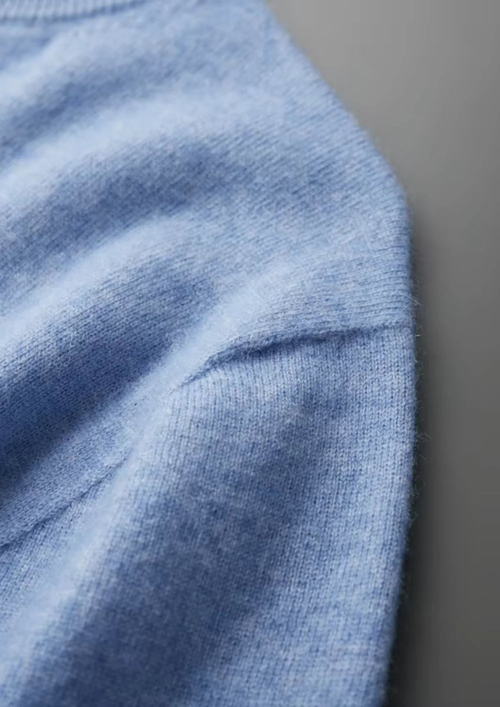 MIUM CASHMERE MOCK NECK T-SHIRT