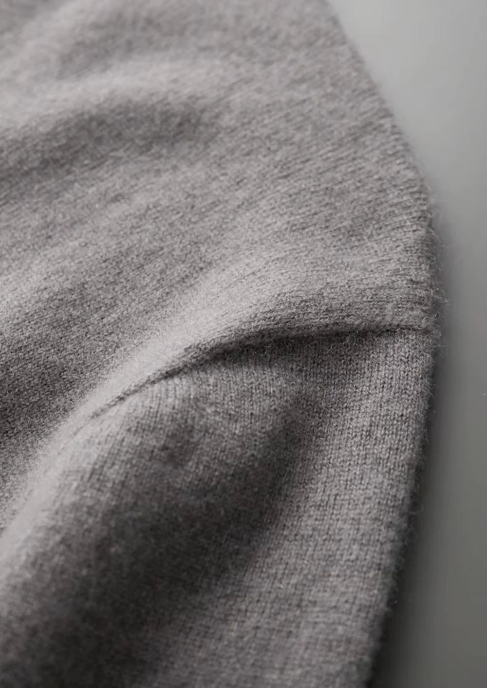 MIUM CASHMERE MOCK NECK T-SHIRT