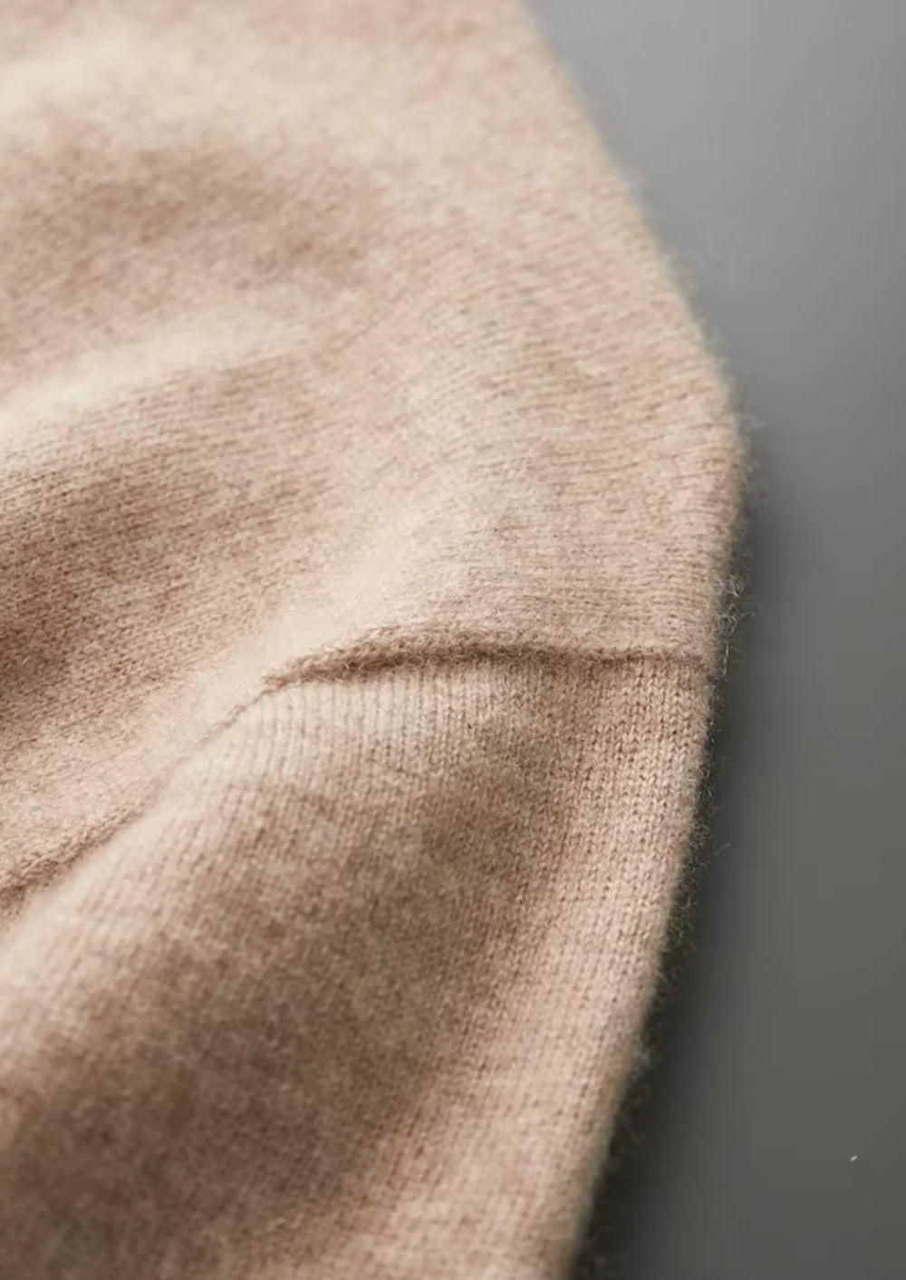 MIUM CASHMERE MOCK NECK T-SHIRT